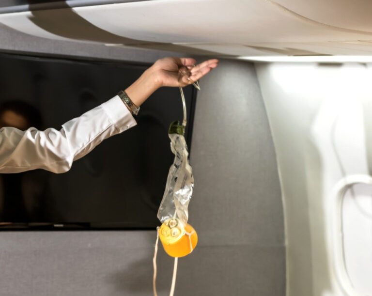 Masque à oxygène d'urgence dans l'avion
